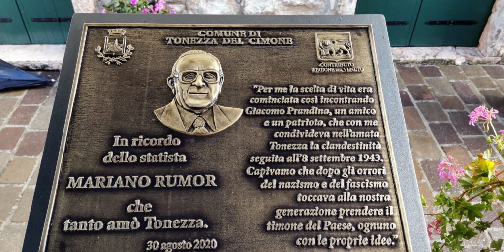 Targa dedicata a Mariano Rumor